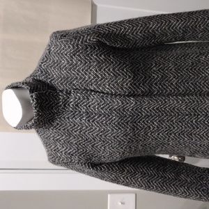 Banana Republic gray and black herringbone weave trench coat. Small